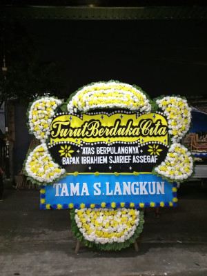 Papan Bunga Duka di Cikalongwetan